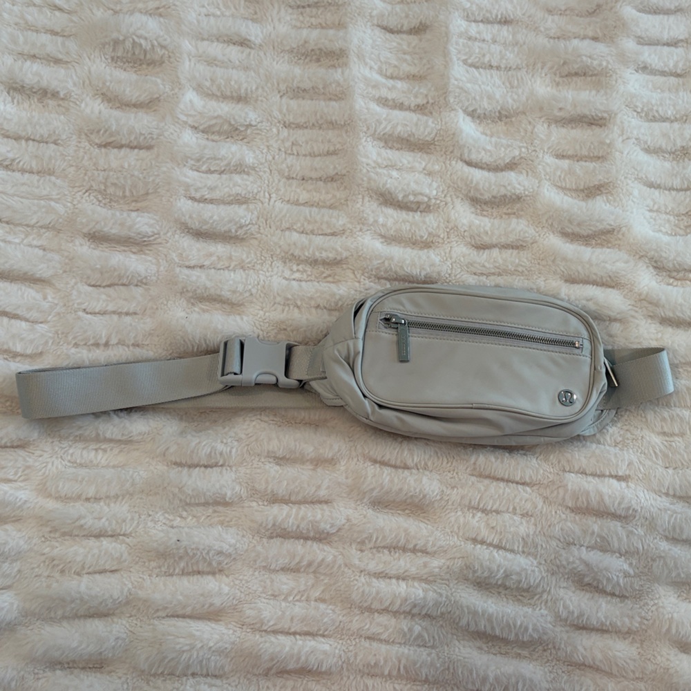Lululemon Athletica Gray Belt Bag - Picture 4 of 7